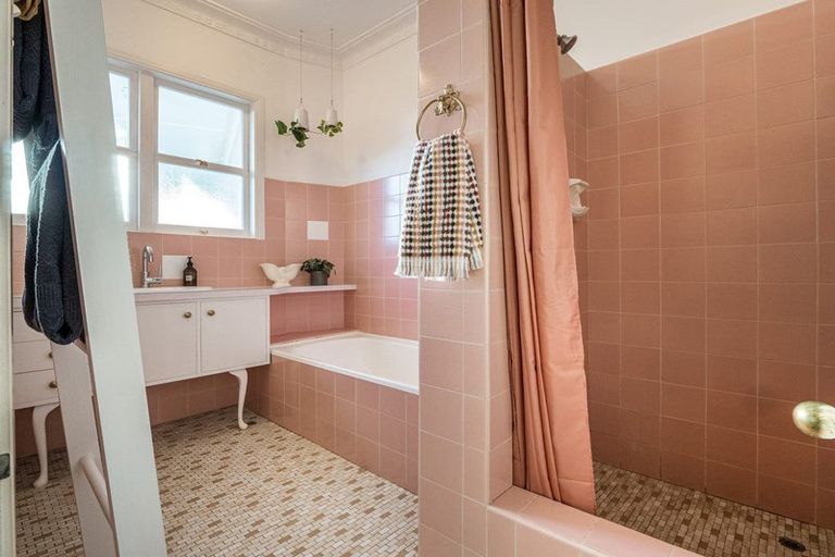 Photo of property in 120 Mellons Bay Road, Mellons Bay, Auckland, 2014