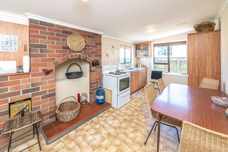 Photo of property in 21 Hood Street, Castlecliff, Whanganui, 4501