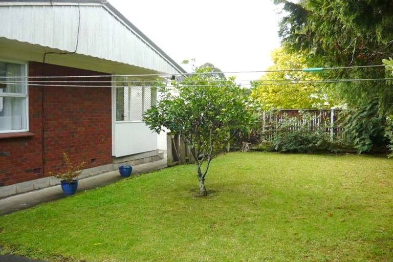 Photo of property in 2/8 Edgewater Drive, Pakuranga, Auckland, 2010