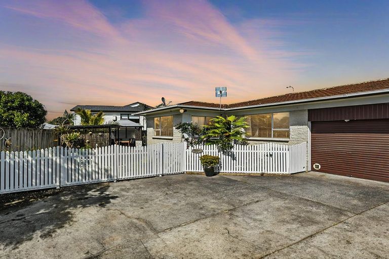 Photo of property in 2/38 Blacklock Avenue, Henderson, Auckland, 0612