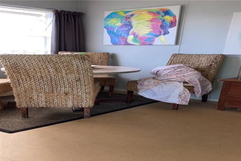 Photo of property in 18a Sylvan Crescent, Te Atatu South, Auckland, 0610