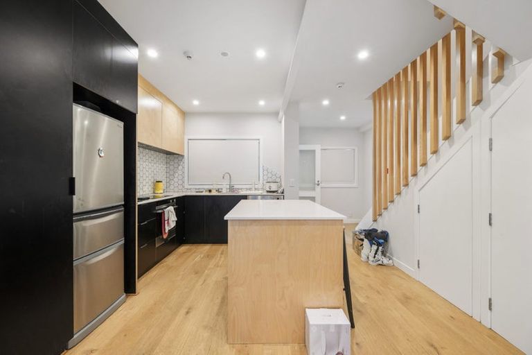Photo of property in Rehutai Flats, 6/268 Oriental Parade, Oriental Bay, Wellington, 6011