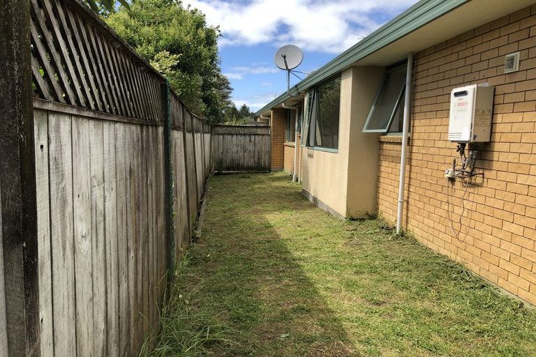 Photo of property in 10 Copplestone Place, New Lynn, Auckland, 0600
