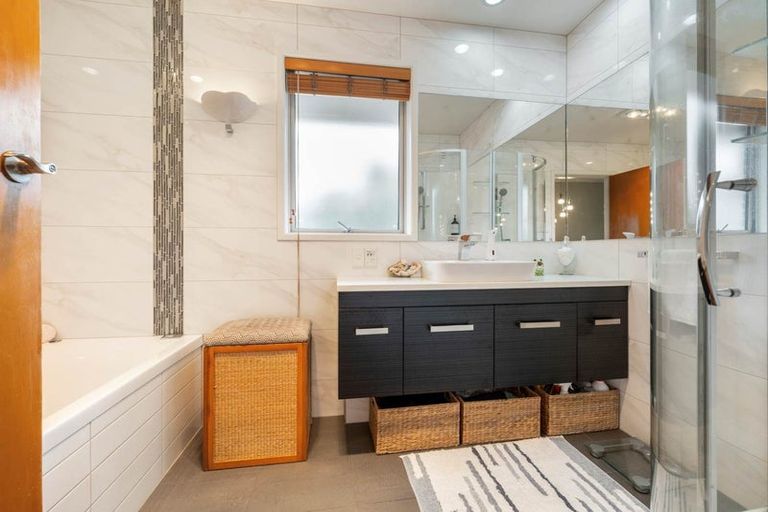 Photo of property in 76 Jaemont Avenue, Te Atatu South, Auckland, 0610