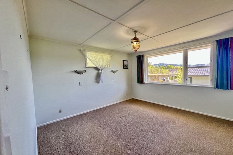 Photo of property in 18 Deller Grove, Silverstream, Upper Hutt, 5019