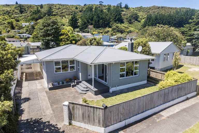Photo of property in 20 Parenga Street, Wainuiomata, Lower Hutt, 5014