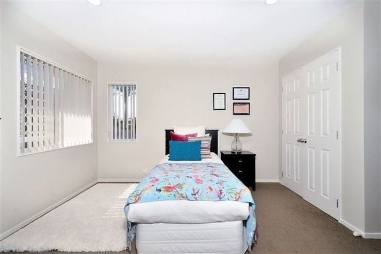 Photo of property in 1 Glucina Avenue, West Harbour, Auckland, 0618