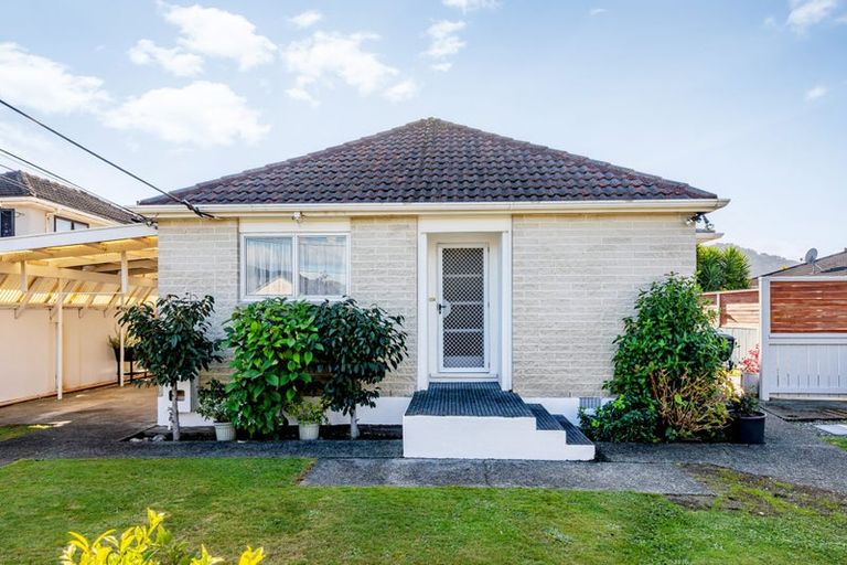 Photo of property in 1/17 Oak Street, Ebdentown, Upper Hutt, 5018