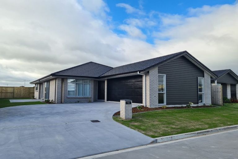 Photo of property in 17 Komata Crescent, Papamoa Beach, Papamoa, 3118