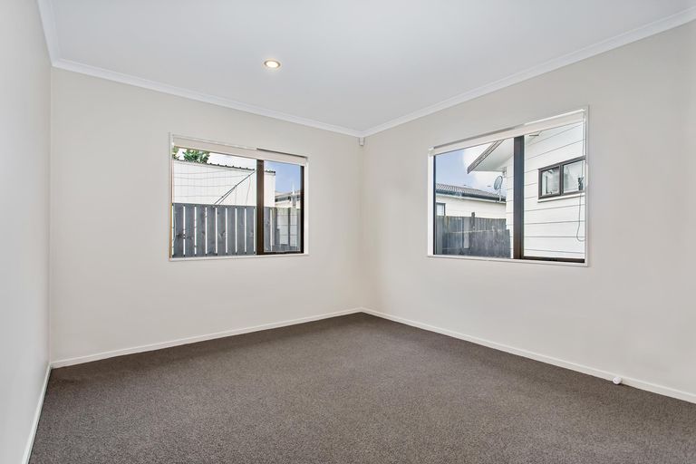 Photo of property in 96 Maplesden Drive, Clendon Park, Auckland, 2103