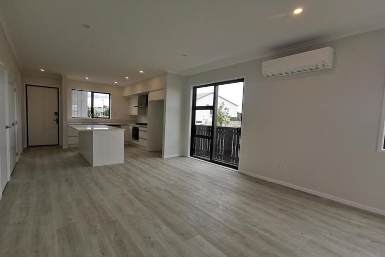 Photo of property in 73 Manarini Road, Westgate, Auckland, 0614