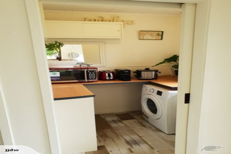 Photo of property in 35 Claverdon Drive, Massey, Auckland, 0614