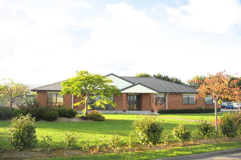 Photo of property in 6 Westpeak Way, Otaki, 5512