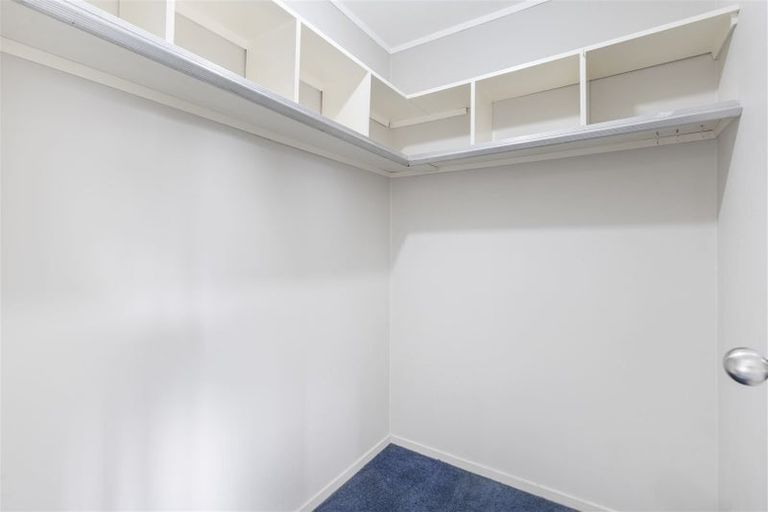 Photo of property in 14 West Fairway, Golflands, Auckland, 2013