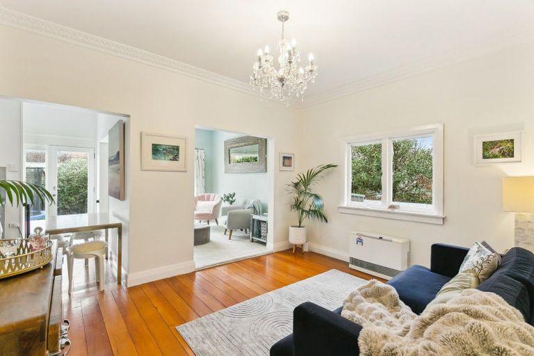Photo of property in 159 Queens Drive, Lyall Bay, Wellington, 6022