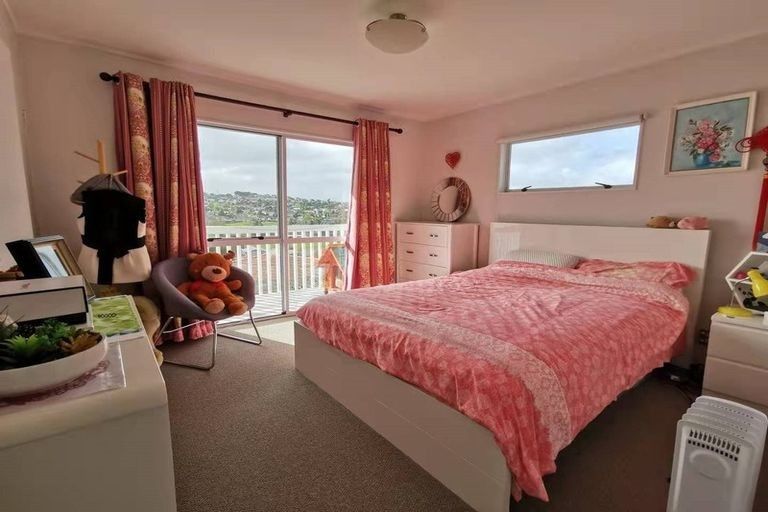 Photo of property in 2/14 Camilla Grove, Totara Vale, Auckland, 0629