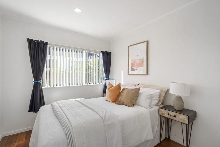 Photo of property in 1/23 Kiteroa Terrace, Rothesay Bay, Auckland, 0630