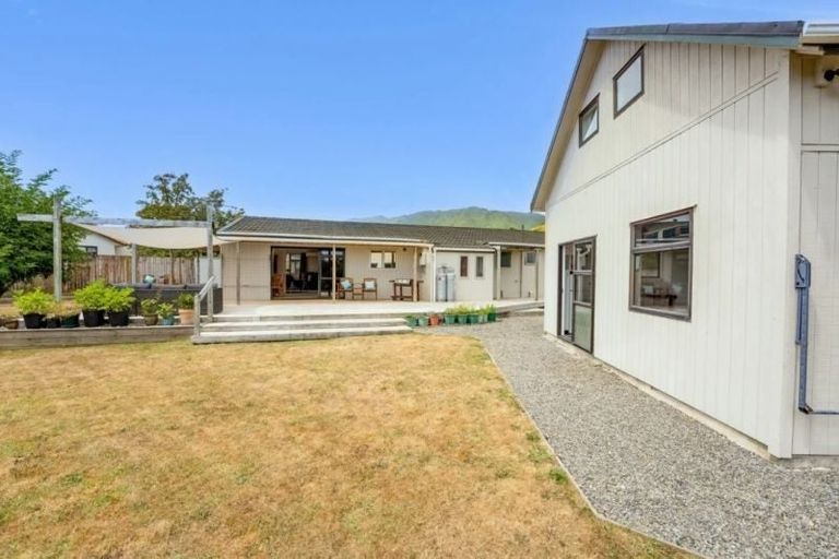 Photo of property in 25 Kanawa Street, Waikanae, 5036