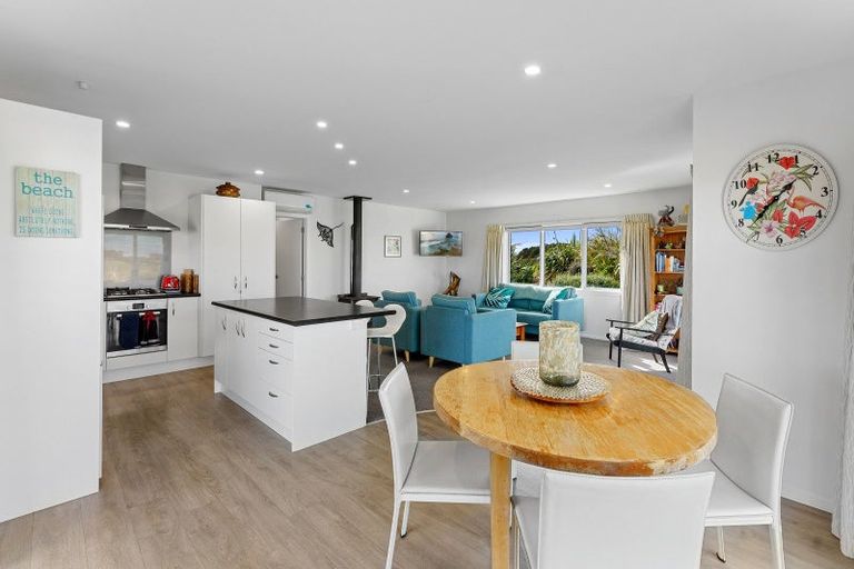 Photo of property in 24 Strathnaver Glen, Waikawa Beach, Levin, 5573