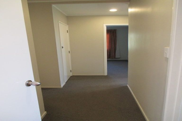 Photo of property in 40 Te Atatu Road, Te Atatu South, Auckland, 0610