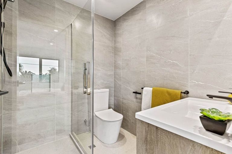 Photo of property in 67b Tiroroa Avenue, Te Atatu South, Auckland, 0610