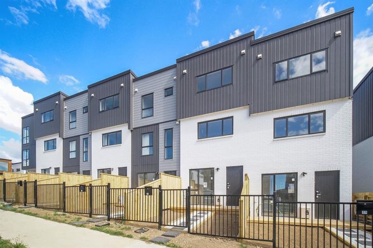 Photo of property in 19 Treeline Lane, Flat Bush, Auckland, 2019