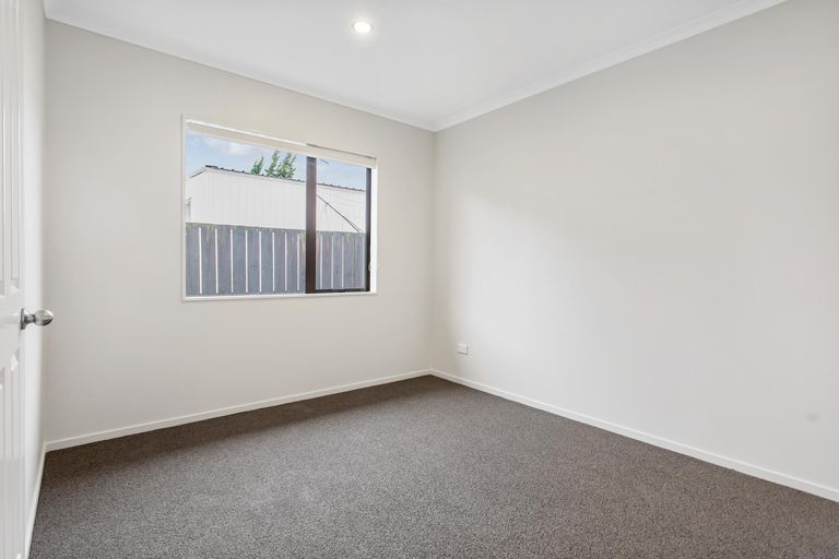 Photo of property in 96 Maplesden Drive, Clendon Park, Auckland, 2103