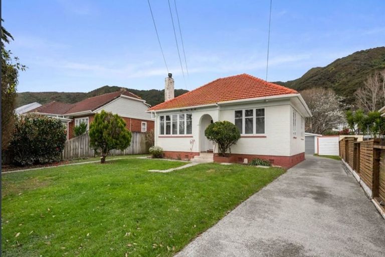 Photo of property in 15 Freyberg Street, Waterloo, Lower Hutt, 5011