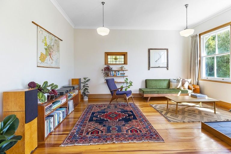 Photo of property in 19 Kopiko Way, Brooklyn, Wellington, 6021