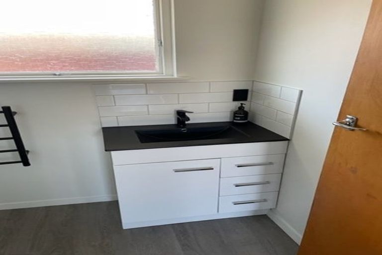 Photo of property in 2/78 Middlepark Road, Sockburn, Christchurch, 8042