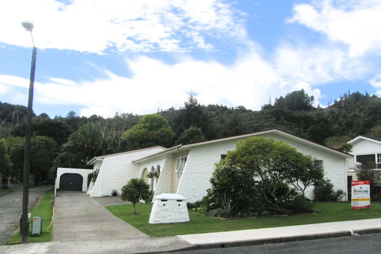 Photo of property in 53 Fendalton Crescent, Pinehaven, Upper Hutt, 5019