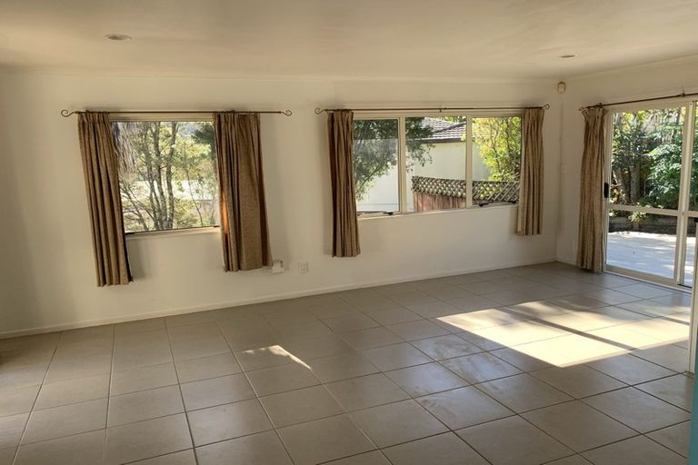 Photo of property in 16 Stephanie Close, Glenfield, Auckland, 0629