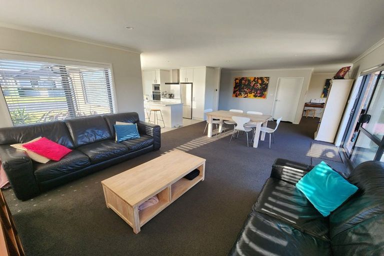 Photo of property in 15 Harding Drive, Papamoa Beach, Papamoa, 3118