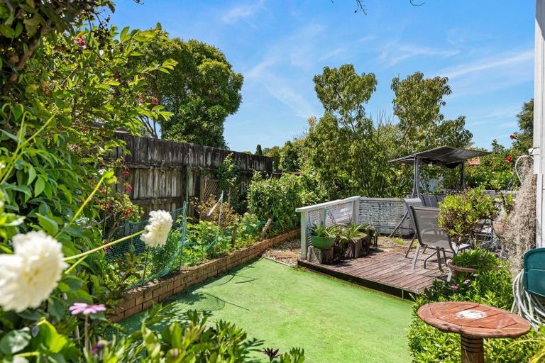 Photo of property in 15 Marinich Drive, Ranui, Auckland, 0612