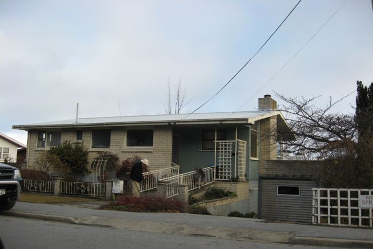 Photo of property in 6 Hallenstein Street, Queenstown, 9300