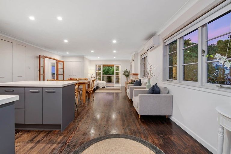 Photo of property in 3 Moffat Road, Red Beach, 0932