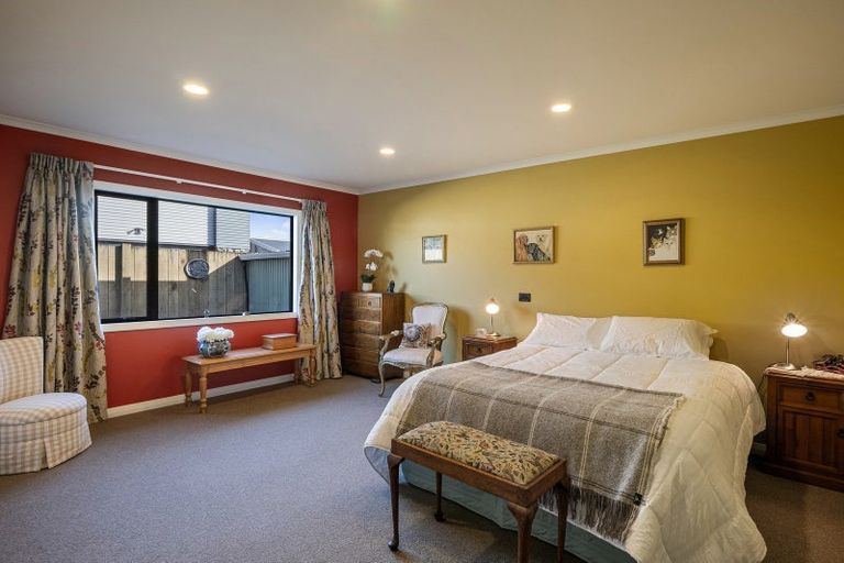 Photo of property in 8a Queenwood Road, Levin, 5510