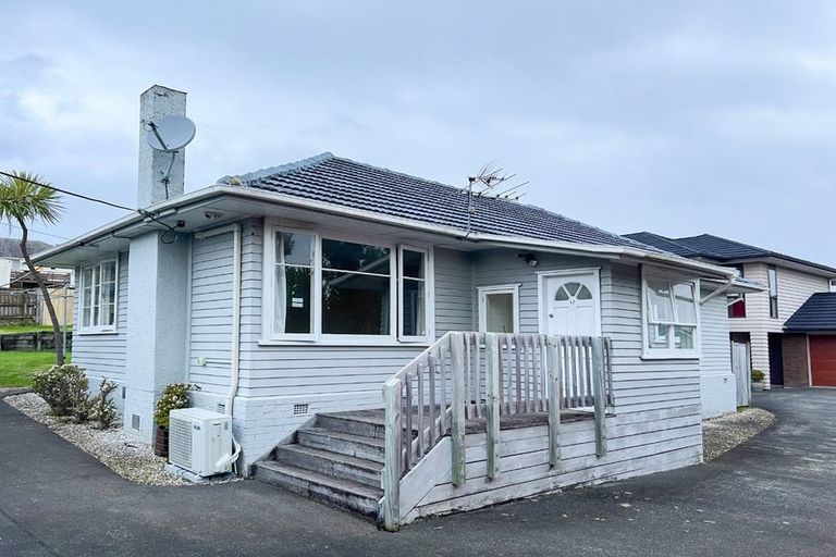 Photo of property in 17 Alma Street, Te Atatu South, Auckland, 0610