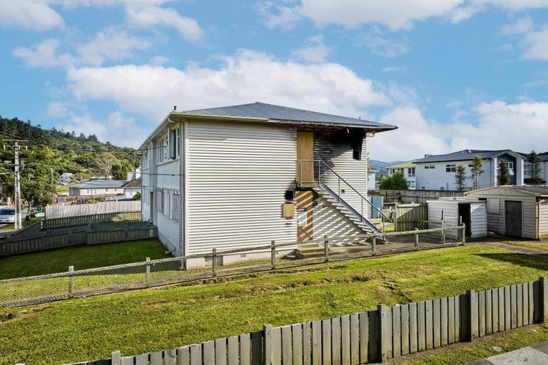 Photo of property in 2-8 Hanson Grove, Stokes Valley, Lower Hutt, 5019