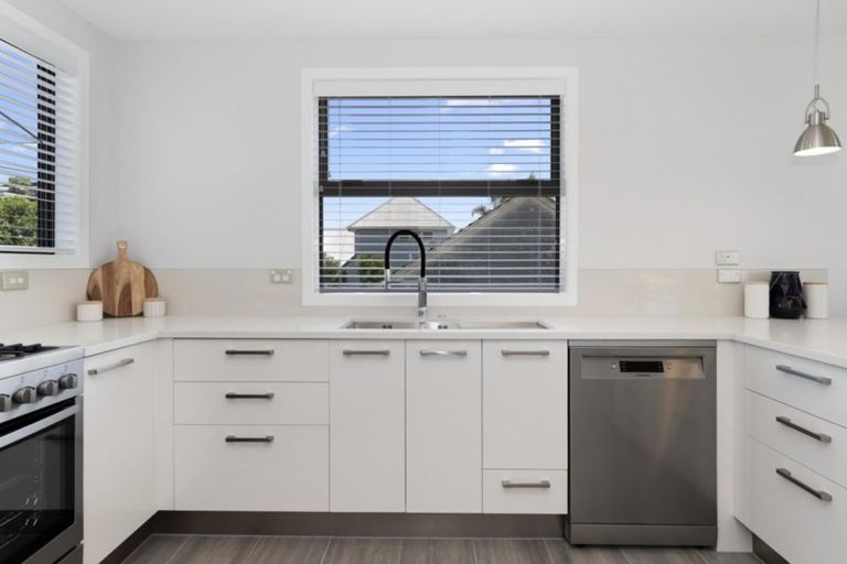 Photo of property in 34a Seaview Road, Otumoetai, Tauranga, 3110