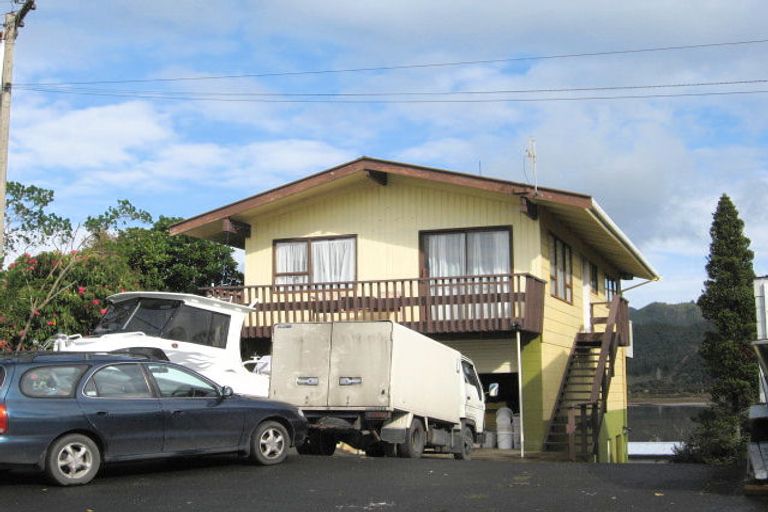 Photo of property in 20 Daphne Road, Tairua, 3508