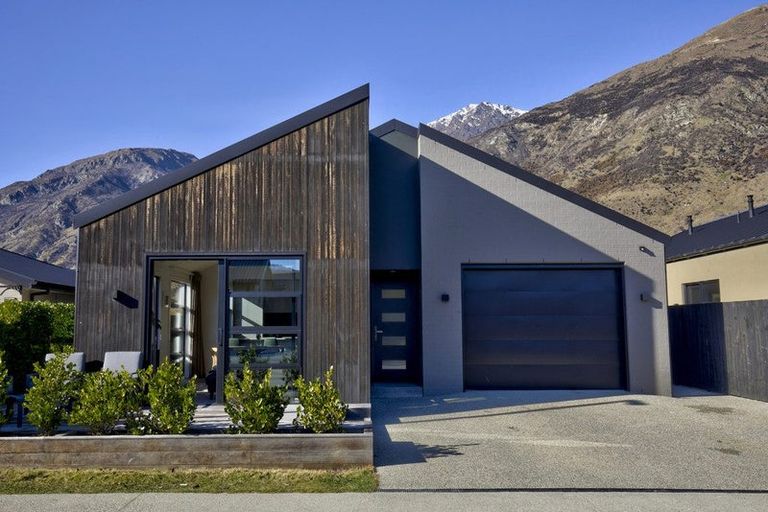 Photo of property in 33 Alps View Place, Lake Hayes, Queenstown, 9304