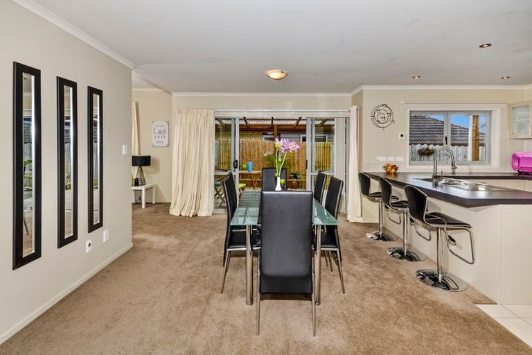 Photo of property in 19 Anchorite Way, Red Beach, 0932