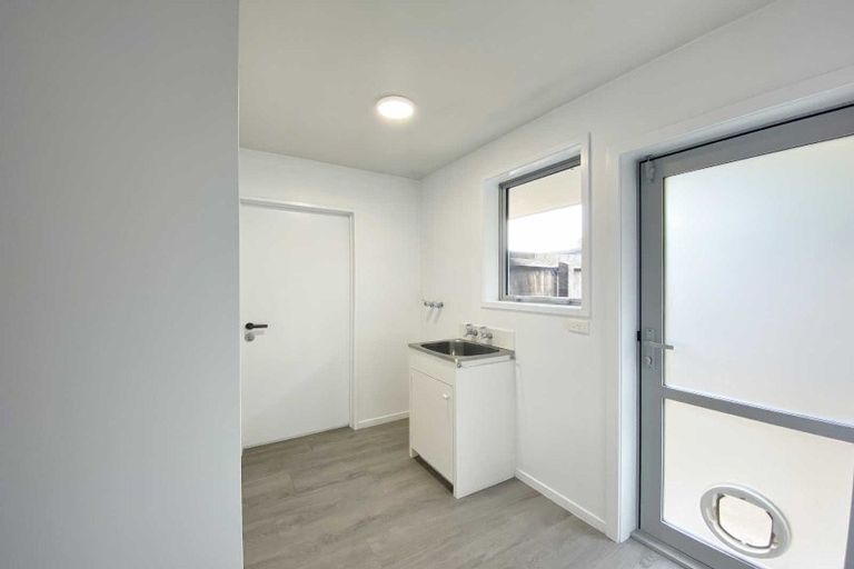 Photo of property in 2/66 Middlepark Road, Sockburn, Christchurch, 8042