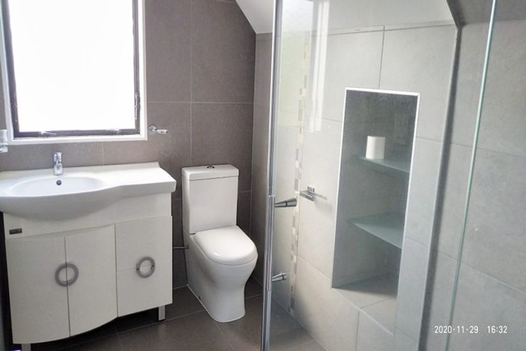 Photo of property in 2/86 Aviemore Drive, Highland Park, Auckland, 2010