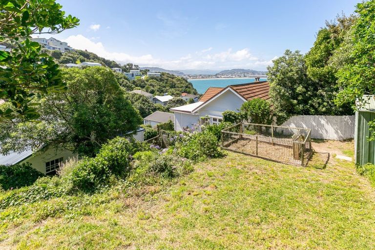 Photo of property in 13 Hungerford Road, Lyall Bay, Wellington, 6022