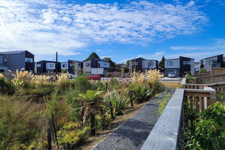 Photo of property in 8 Selkirk Lane, Hamilton Lake, Hamilton, 3204