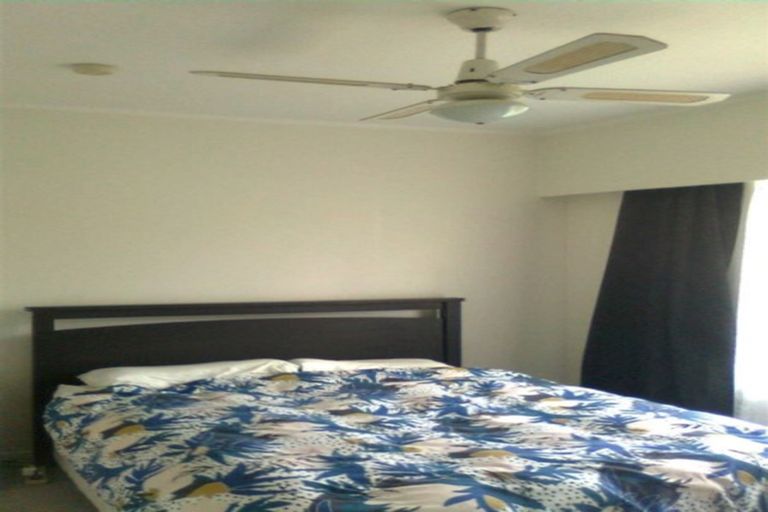 Photo of property in 1/15 Roberts Avenue, Bayswater, Auckland, 0622