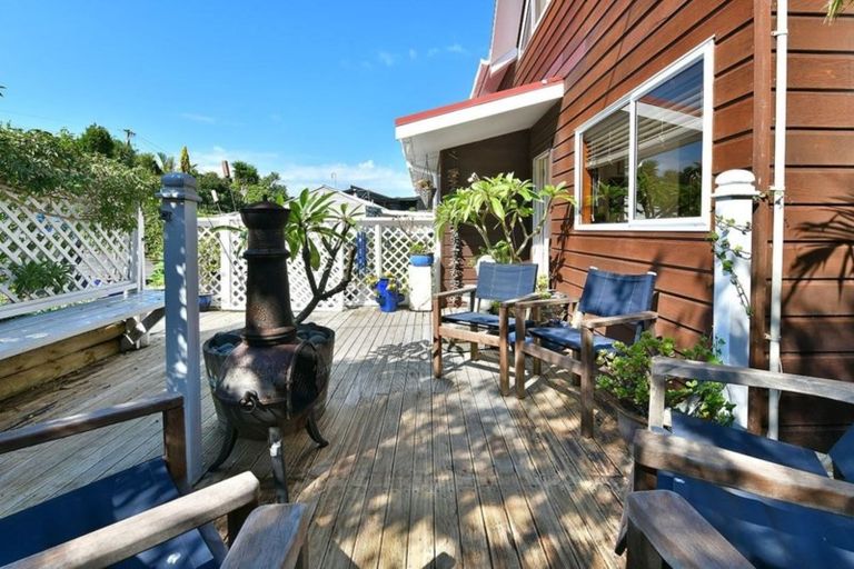 Photo of property in 20 Tindalls Bay Road, Tindalls Beach, Whangaparaoa, 0930