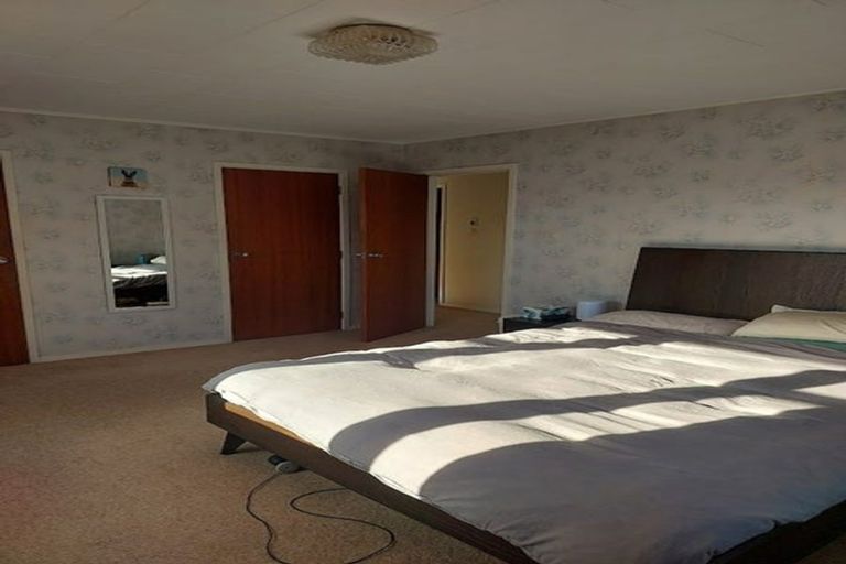 Photo of property in 11 Zande Terrace, Tawa, Wellington, 5028